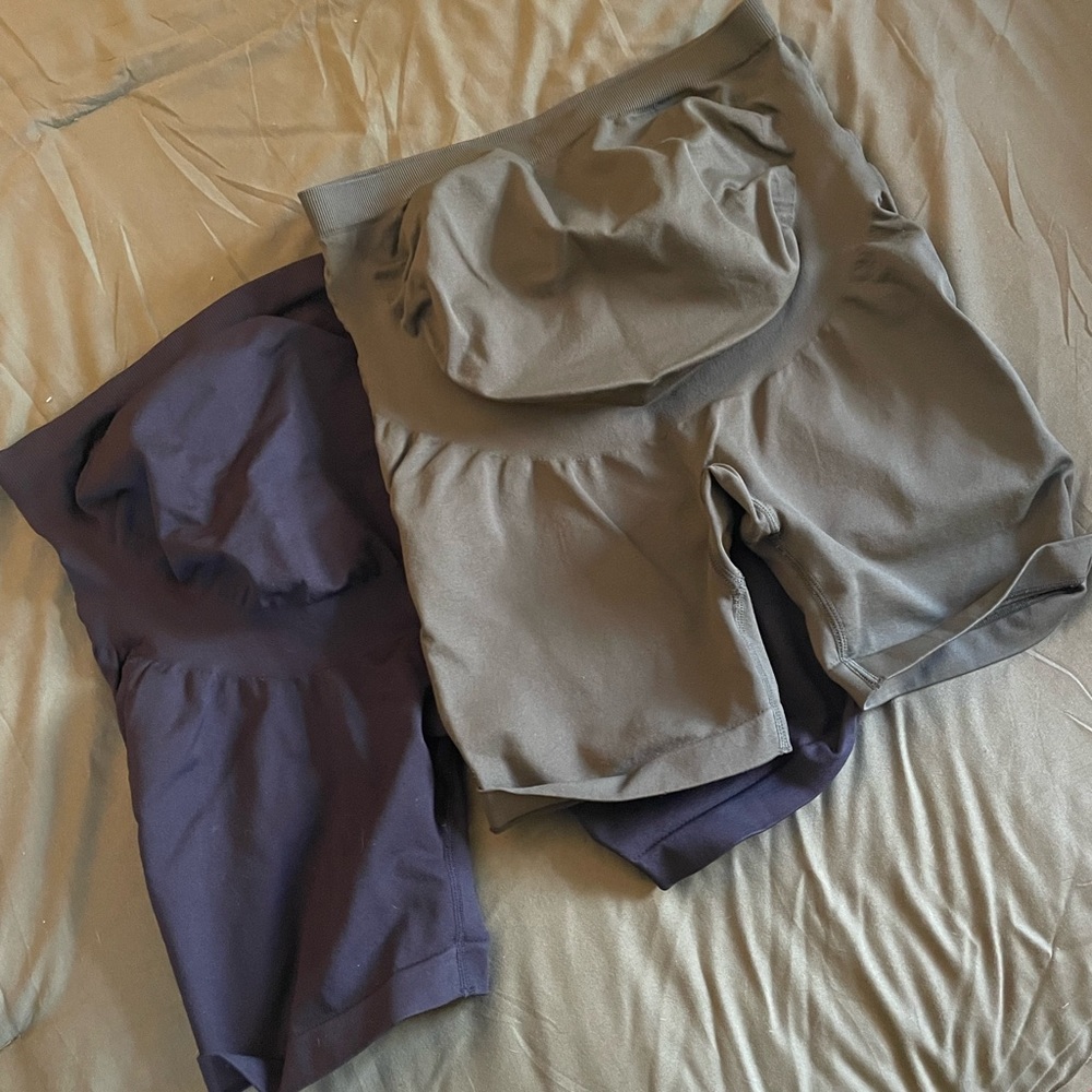 Maternity spandex shorts x2